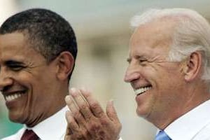 Auprès d’Obama, Biden s’efforce de donner de l’administration une image heureuse. © KAMIL KRZACZYNSKI/REUTERS