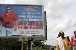 Panneau de la campagne d’affichage pour Guy-André Kieffer, le 15 avril 2010, à Abidjan. © AFP