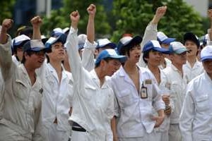 Grève pour les salaires dans l’usine Honda de Foshan, en juin. © REA
