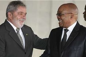 Le président brésilien Lula, et son homologue sud-africain Jacob Zuma. © Reuters