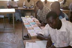 Un bureau de vote, le 20 octobre 2009 à Niamey, au Niger. © AFP