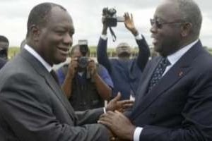 Ouattara et Gbagbo, ici en juillet à Yamoussoukro, sont désormais à couteaux tirés. © Reuters