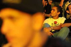 Dans le public du Festival culturel européen sur l’esplanade de Riadh el Feth, en mai 2010. © Louiza Ammi pour J.A.