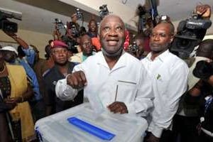 Le candidat Gbagbo votant à Abidjan, le 31 octobre. © AFP