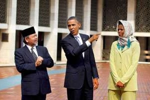 Le couple présidentiel américain à la mosquée de l’Istiqlal, le 10 novembre. © Jason Reed/Reuters