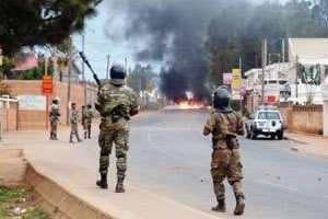 Forces de l’ordre déployées le 17 novembre 2010 à Antananarivo. © AFP