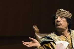 Mouammar Kaddafi est face à un bras de fer entre les conservateurs et les réformateurs. © Reuters