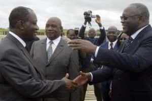 Entre ADO et Gbagbo, ici à Yamoussoukro en juillet, c’est désormais le temps du pugilat. © AFP