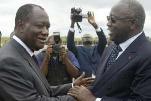 Alassane Dramane Ouattara et Laurent Gbagbo, en juillet à Yamoussoukro. © Reuters