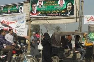 Affiches électorales dans les rues du Caire le 25 novembre 2010. © AFP