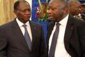 Alassane Dramane Ouattara (à g.) et Laurent Gbagbo. © AFP