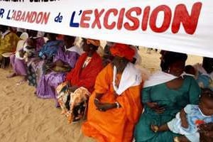 Plusieurs Sénégalaises réunies contre l’excision à Malicounda Bambara le 5 juillet 2007. © AFP