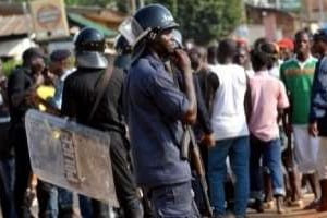 Policiers déployés le lundi 29 novembre 2010 à Gagnoa. © AFP
