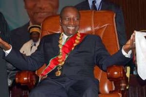 Le nouveau président guinéen Alpha Condé lors de son investiture, le 21 décembre 2010 à Conakry © AFP