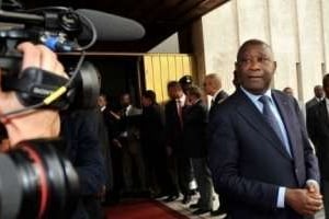 Seul contre tous, Laurent Gbagbo commence à lâcher un peu de lest. © AFP / Sia kambou