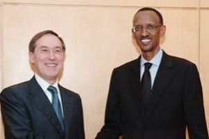 Paul Kagamé avec le secrétaire général de l’Élysée Claude Guéant, en novembre 2009. © Thierry Dushimirimana