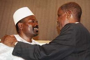 Passation de pouvoirs entre Jean-Marie Doré et Mohamed Saïd Fofana le 27 décembre à Conakry. © AFP