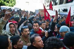 Manifestations devant le palais du gouvernement à Tunis, le 23 janvier 2011. © AFP