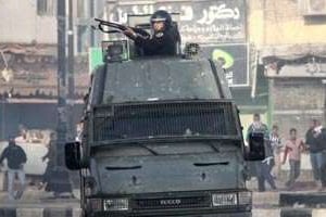Forces de l’ordre le 27 janvier 2011 à Suez. © AFP