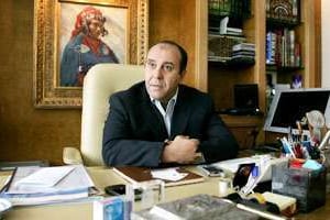 Belhassen Trabelsi, homme d’affaires et beau-frère de Ben Ali, dans son bureau du siège de Karthago, à Tunis, en août 2010. © Hichem