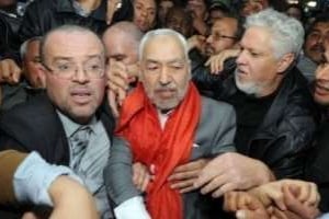 Rached Ghannouchi, le 30 janvier, à l’aéroport de Tunis. © AFP