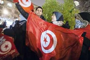 Scènes de joie au lendemain de la révolution tunisienne. © AFP