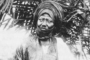 Le sultan Njoya, roi des Bamoums. © D.R.