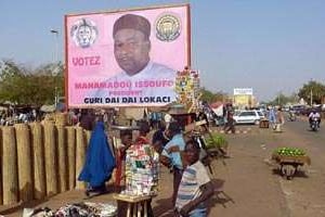 Affiche de campagne de Mahamadou Issoufou, dans une rue de Niamey. © AFP