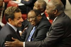 Sarkozy et Gbagbo, ici à l’ONU en septembre 2007, ne se donnent pas souvent l’accolade. © AFP