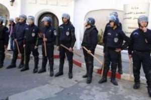 Un comité anti-émeutes devrait accueillir les manifestants à Alger, le 12 février. © AFP