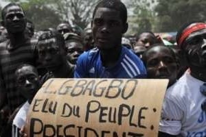 Un manifestant pro-Gbagbo, le 5 février à Abidjan. © AFP
