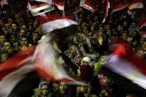Des milliers de manifestants en colère le 10 février 2011 place Al-Tahrir au Caire. © AFP