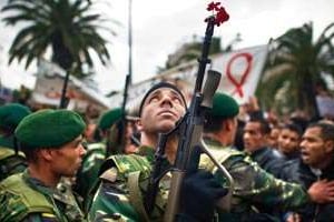 Lors d’une manifestation anti-RCD, le 20 janvier, à Tunis. © Martin Bureau/AFP