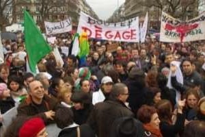 Des manifestants place de la République à Paris, le 12 février 2011. © Amina Hadjiat, pour J.A.