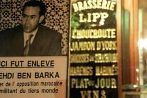 La brasserie Lipp à Paris, lors d’un rassemblement en souvenir de Mehdi Ben Barka, en octobre 1998. © AFP