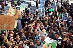 Des manifestants pro-gouvernementaux en Libye, le 17 février 2011 à Tripoli. © AFP