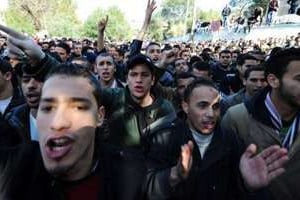 Des étudiants manifestent à Alger, le 22 février 2011. © AFP