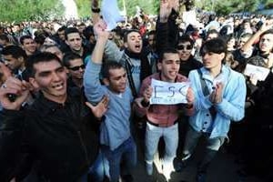 Des étudiants manifestent à Alger, le 22 février. © AFP