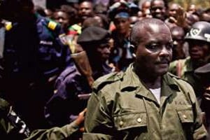 Le principal accusé, le colonel Daniel Kibibi Mutware, à sa sortie du tribunal, le 21 février. © Pete Muller/AP/Sipa