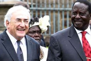 Avec le Premier ministre kényan, Raila Odinga, à Nairobi, le 8 mars. © NOOR KHAMIS/REUTERS