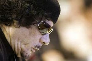 Kaddafi veut la tête du chef de l’opposition armée. © AFP