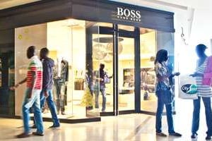 Les Dakarois peuvent désormais faire leur shopping chez Hugo Boss, entre autres… © Antoine Tempé pour J.A.