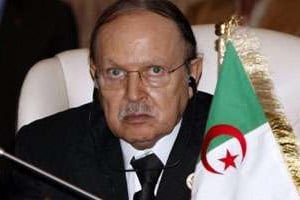 Le président algérien Bouteflika, le 29 novembre 2011 à Tripoli. © AFP