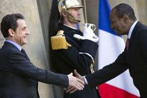 Le président Alpha Condé reçu par Nicolas Sarkozy à Paris, le 23 mars. © AFP