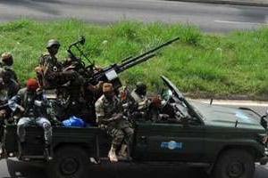 Des troupes soutenant Alassane Ouattara à Abidjan le 1er avril 2011. © AFP