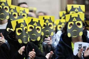 Manifestation antinucléaire, à Barcelone, le 17 mars. © Manu Fernandez/AP