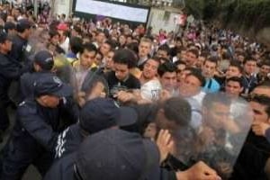 Les étudiants manifestent, à Alger, le 11 avril. © AFP