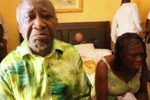 Laurent et Simone Gbagbo au Golf Hôtel d’Abidjan, juste après leur arrestation. © Reuters