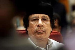 Mouammar Kaddafi pourrait négocier sa reddition contre la promesse de ne pas être jugé. © AFP