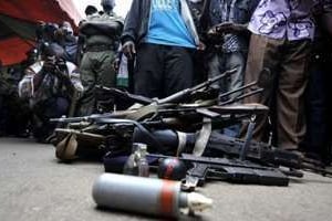 Les miliciens du quartier de Yopougon se battent par idéologie, mais aussi par peur des FRCI. © AFP